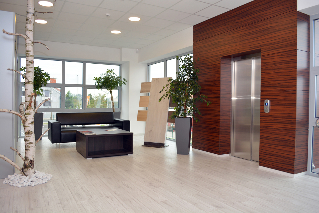 Lift "obučen" u Compact - Iverpan Stenjevec Compact ploče Iverpan lift